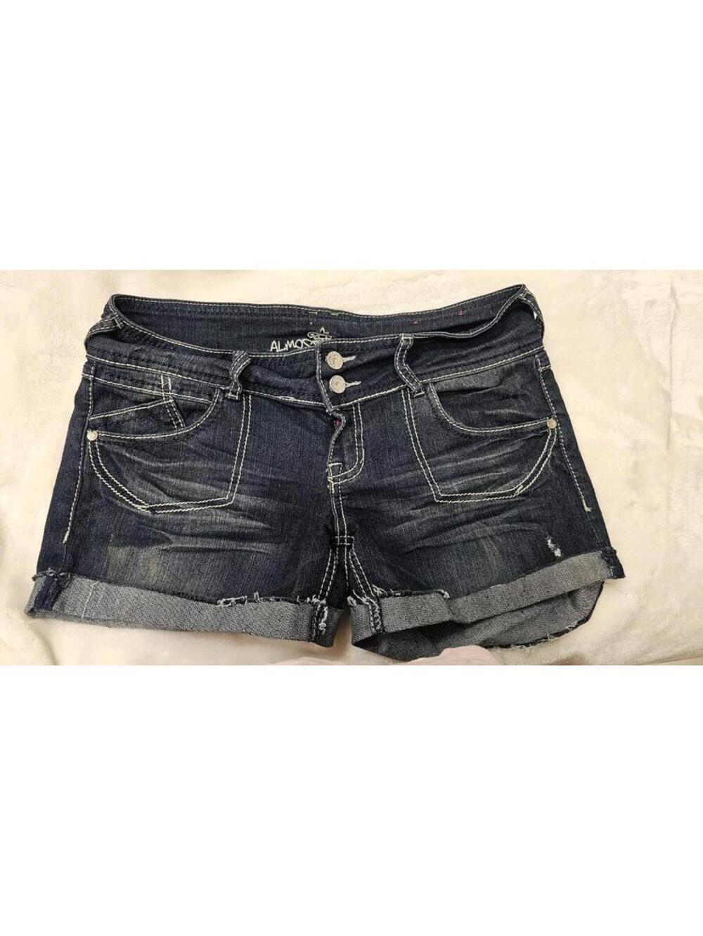 Almost Famous Jean SHORTS MID- RISE SIZE 11